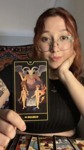 Foto de Lilith en Leo, tarotista